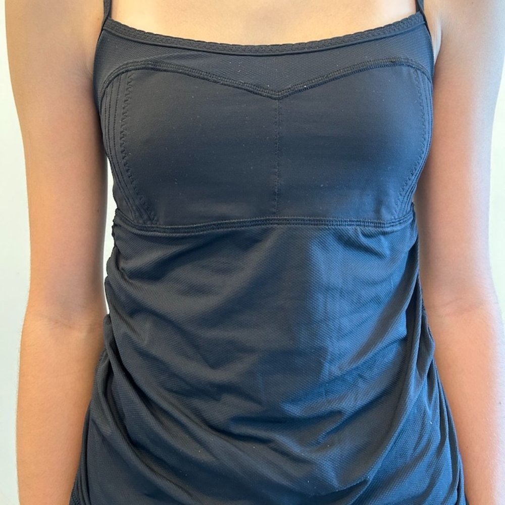 Lululemon tank top | Ruched up sides | Black | Very flattering
